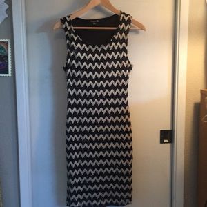 Forever 21 Zig zag gold and black dress
